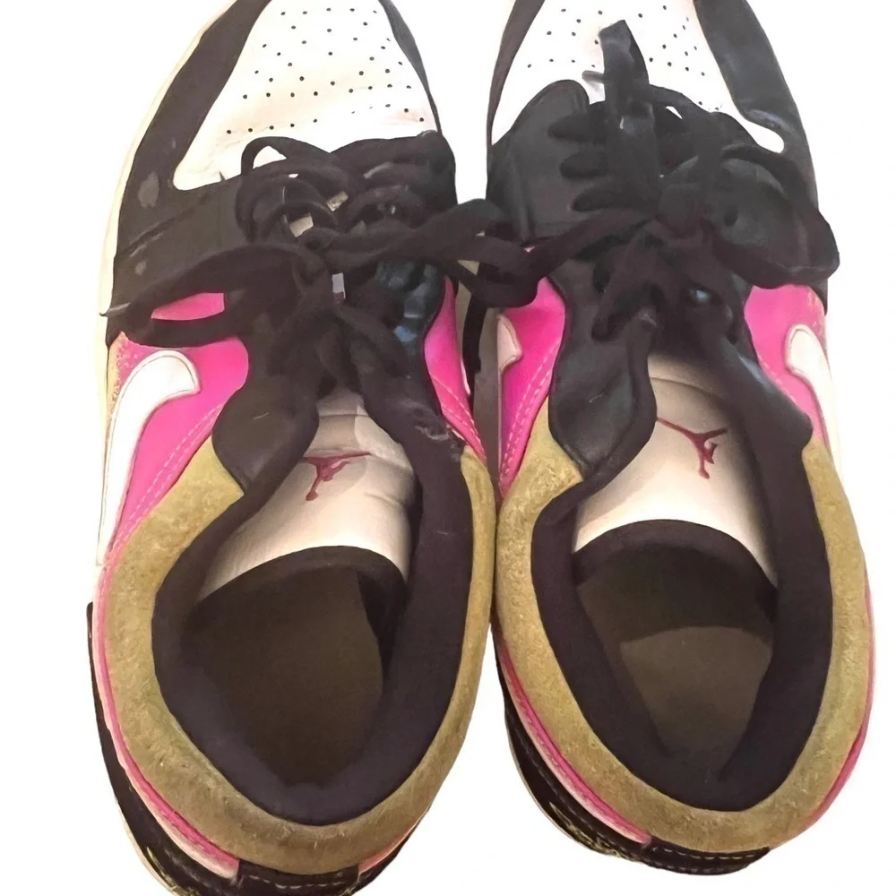 ▶️ Air jordan ◀️ 1 low black active fuchsia spray paint. Size 11